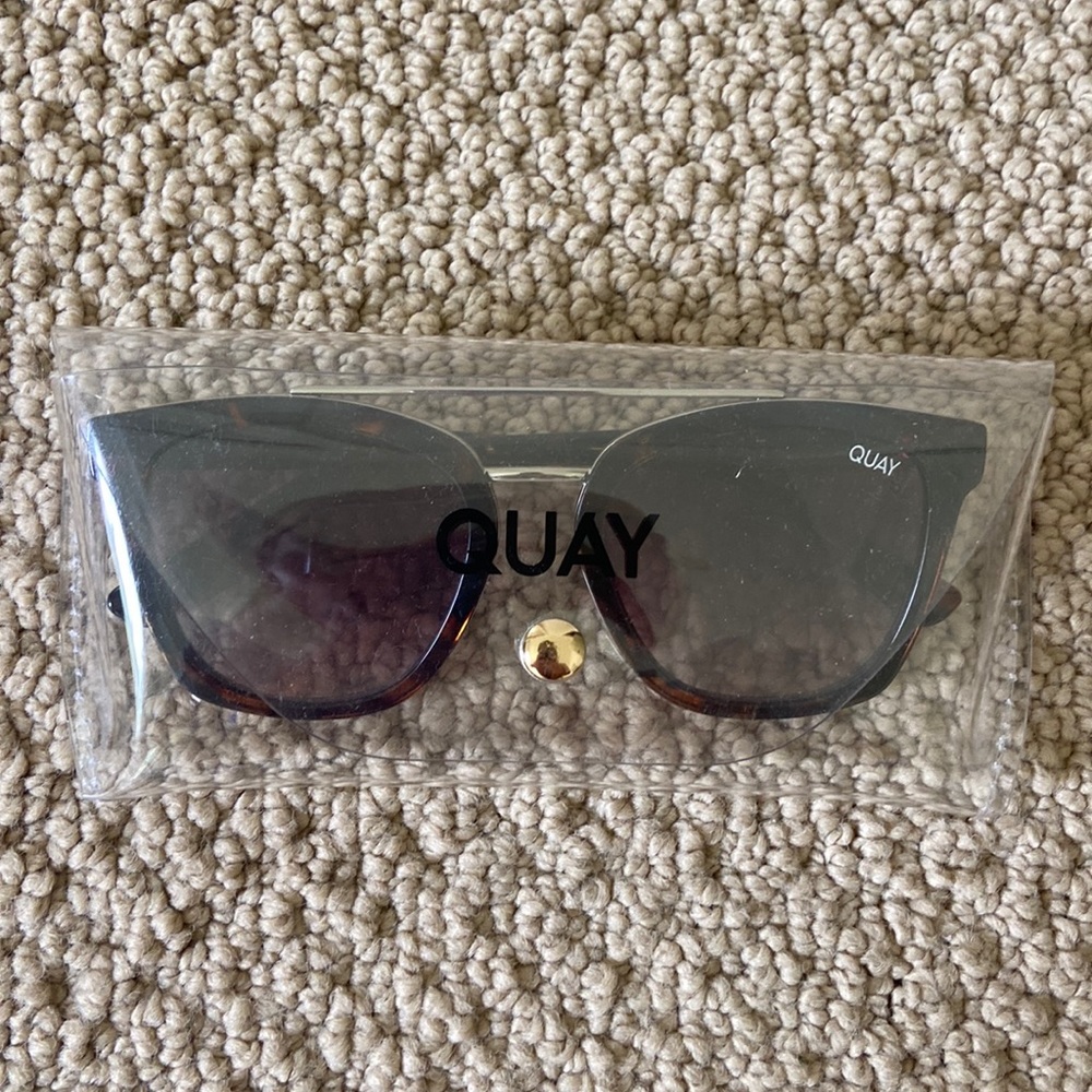 Quay sunglasses never worn